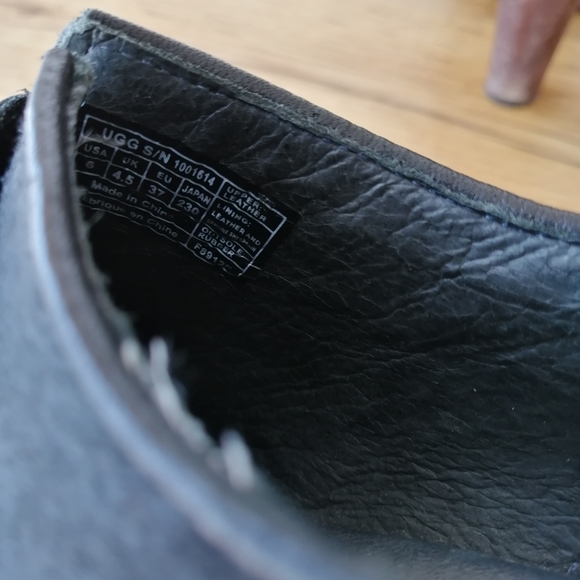 UGG wood heel booties size 6 - Picture 5 of 5